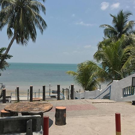 Newly Renovated Comfy Beachfront View At Seri Bulan Петалинг Джая Екстериор снимка